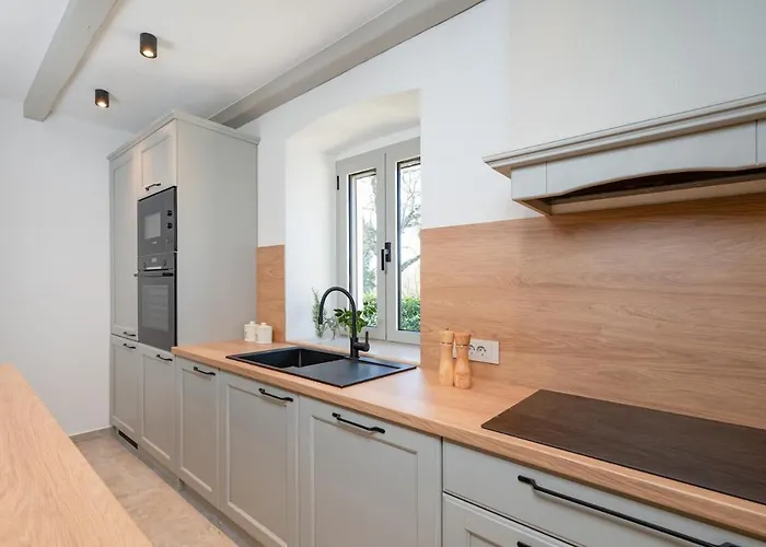 Rocco With Private Pool By 22 Estates Kozljak